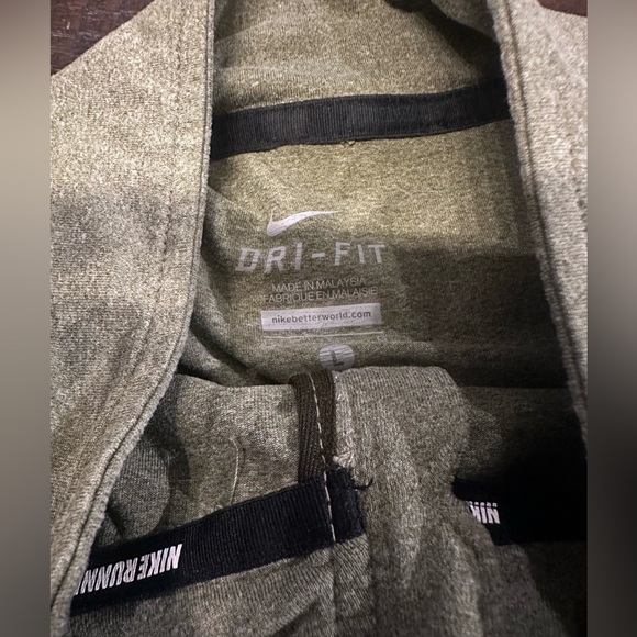 Nike Running Dri-Fit Long Sleeve 1/4 Zip - Mens Large - Green Element - Picture 3 of 6